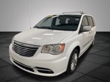 Used 2015 Chrysler Town & Country Touring-L w/ Driver Convenience Group image 3