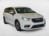 Used 2023 Chrysler Pacifica Touring-L image 3