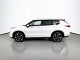 Used 2023 Mitsubishi Outlander SE image 2