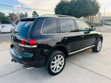 Used 2010 Volkswagen Touareg TDI image 6