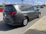 Used 2022 Chrysler Pacifica Touring-L image 4