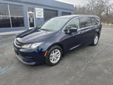 Used 2017 Chrysler Pacifica Touring image 3