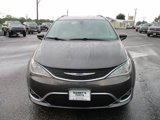 Used 2019 Chrysler Pacifica Touring-L image 2