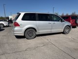 Used 2010 Volkswagen Routan SE image 4