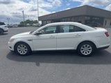 Used 2011 Ford Taurus SE image 2