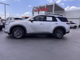 Used 2022 Nissan Pathfinder SV image 2