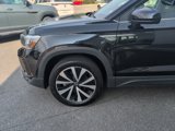 Used 2022 Volkswagen Taos SE image 2