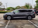 Certified 2023 Chrysler Pacifica Limited image 4