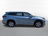 Used 2022 Toyota Highlander LE image 2