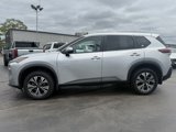 Used 2022 Nissan Rogue SV image 2