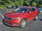 Used 2022 Volvo XC40 T4 Momentum image 4