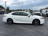 Used 2018 Toyota Camry SE image 2