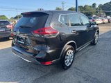 Used 2018 Nissan Rogue S image 5
