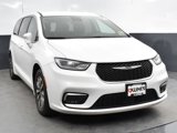 Used 2022 Chrysler Pacifica Touring-L image 4