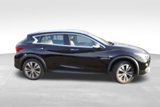 Used 2018 INFINITI QX30 Premium image 2
