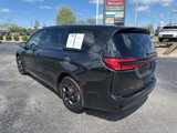 Used 2022 Chrysler Pacifica Touring-L w/ Uconnect Theater Family Group image 5