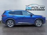 Used 2021 Nissan Rogue SV image 2