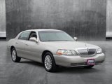 Used 2003 Lincoln Town Car Signature image 3