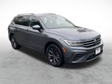 Used 2022 Volkswagen Tiguan SE w/ Panoramic Sunroof Package image 3