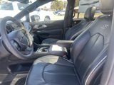 Used 2023 Chrysler Pacifica Limited w/ Uconnect Theater Family Group image 6