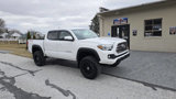 Used 2016 Toyota Tacoma TRD Off-Road image 2