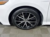 Used 2023 Toyota Camry SE image 3
