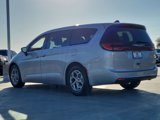 Used 2024 Chrysler Pacifica Limited image 4