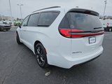 New 2025 Chrysler Pacifica Limited w/ Uconnect Theater Family Group image 2