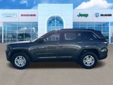 New 2025 Jeep Grand Cherokee Laredo image 4
