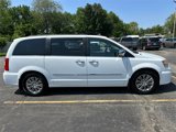 Used 2016 Chrysler Town & Country Touring-L image 5