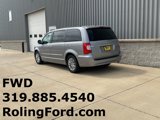 Used 2015 Chrysler Town & Country Touring-L w/ Driver Convenience Group image 3