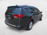 Used 2018 Chrysler Pacifica Touring-L w/ Advanced Safetytec Group image 5