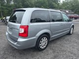 Used 2015 Chrysler Town & Country Touring image 5