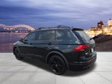 Used 2022 Volkswagen Tiguan SE R-Line image 3