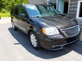 Used 2014 Chrysler Town & Country Touring image 2
