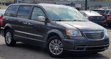 Used 2015 Chrysler Town & Country Touring-L w/ Driver Convenience Group image 3