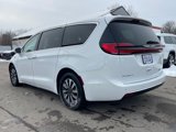 Used 2022 Chrysler Pacifica Touring-L w/ Uconnect Theater Family Group image 3
