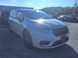 Used 2021 Chrysler Pacifica Limited image 2