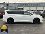 Used 2022 Chrysler Pacifica Touring-L image 2
