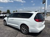 Used 2023 Chrysler Pacifica Limited image 2