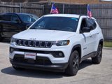 Used 2024 Jeep Compass Latitude image 3