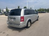 Used 2008 Chrysler Town & Country Touring image 4