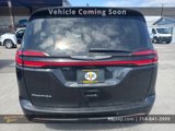 Used 2023 Chrysler Pacifica Touring-L image 6