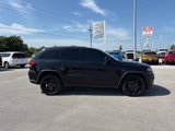 Used 2019 Jeep Grand Cherokee Laredo image 2