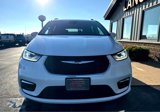Used 2022 Chrysler Pacifica Touring-L image 3