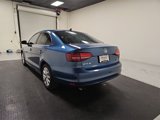 Used 2017 Volkswagen Jetta SE image 4