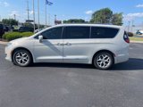 Used 2020 Chrysler Pacifica Touring-L image 2