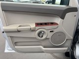 Used 2010 Jeep Commander Limited image 4