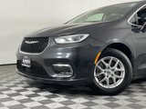 Used 2022 Chrysler Pacifica Touring-L image 6