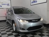 Used 2020 Chrysler Pacifica Touring-L image 5